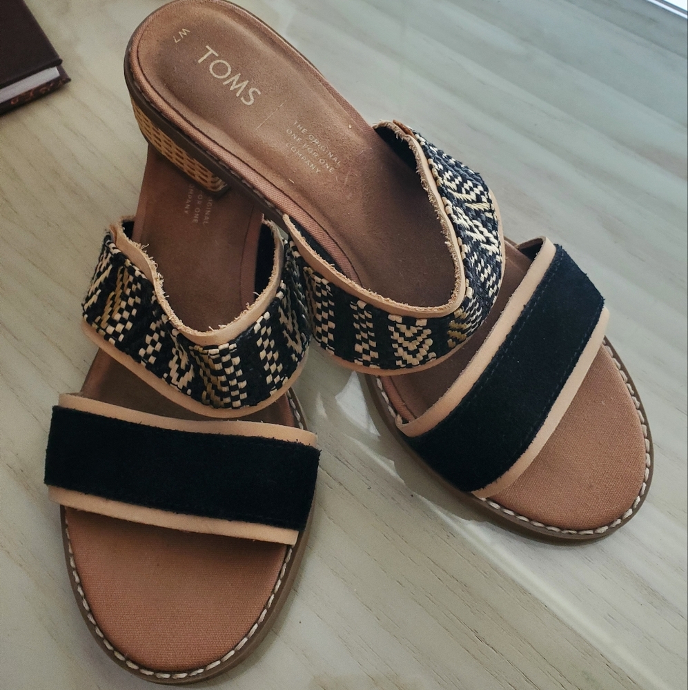 Toms Sandals - Picture 2 of 11